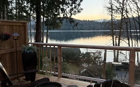 Lakefront-W- 100Yr Old Railway Cottage